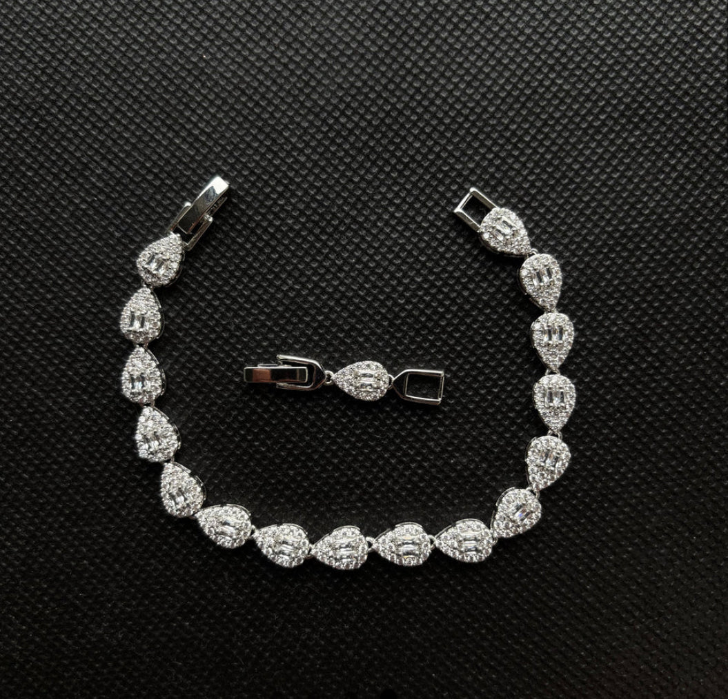 Mini Raindrop Bracelet