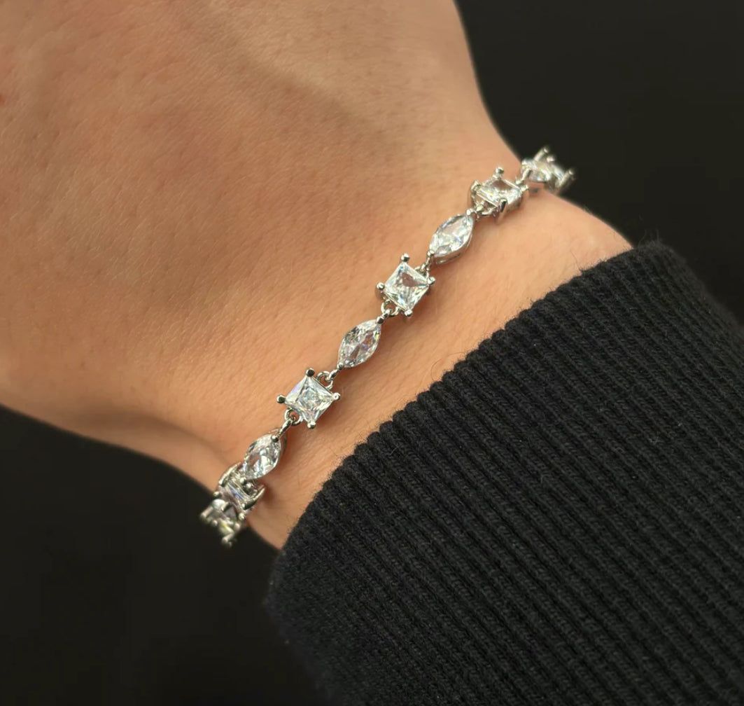 Tiny Cubic Bracelet