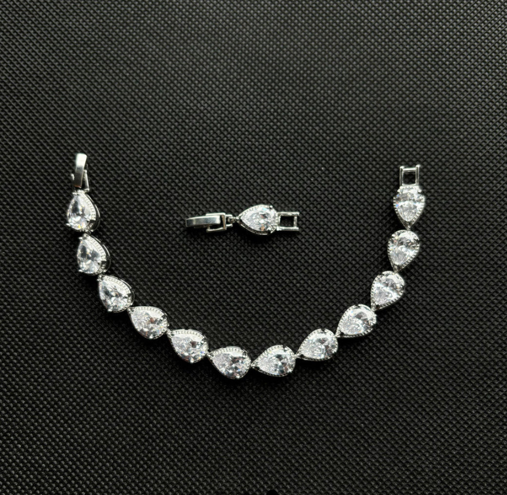Bracelet classique en forme de goutte de pluie